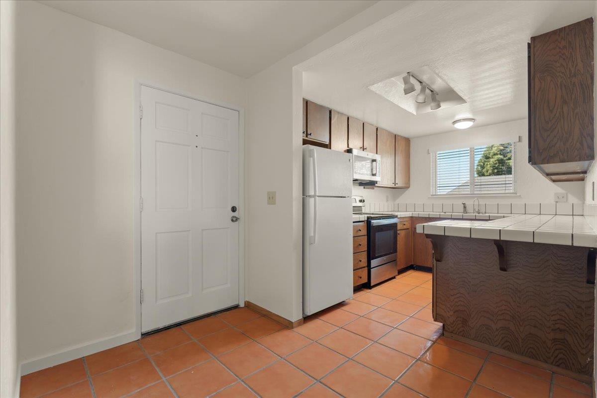 Detail Gallery Image 6 of 16 For 402 Winchester Dr, Watsonville,  CA 95076 - 2 Beds | 1 Baths