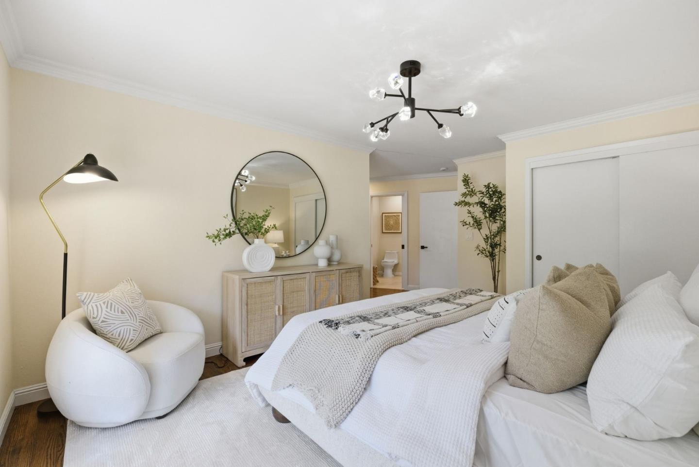 Detail Gallery Image 11 of 48 For 20 Campo Bello Ct, Menlo Park,  CA 94025 - 4 Beds | 2 Baths