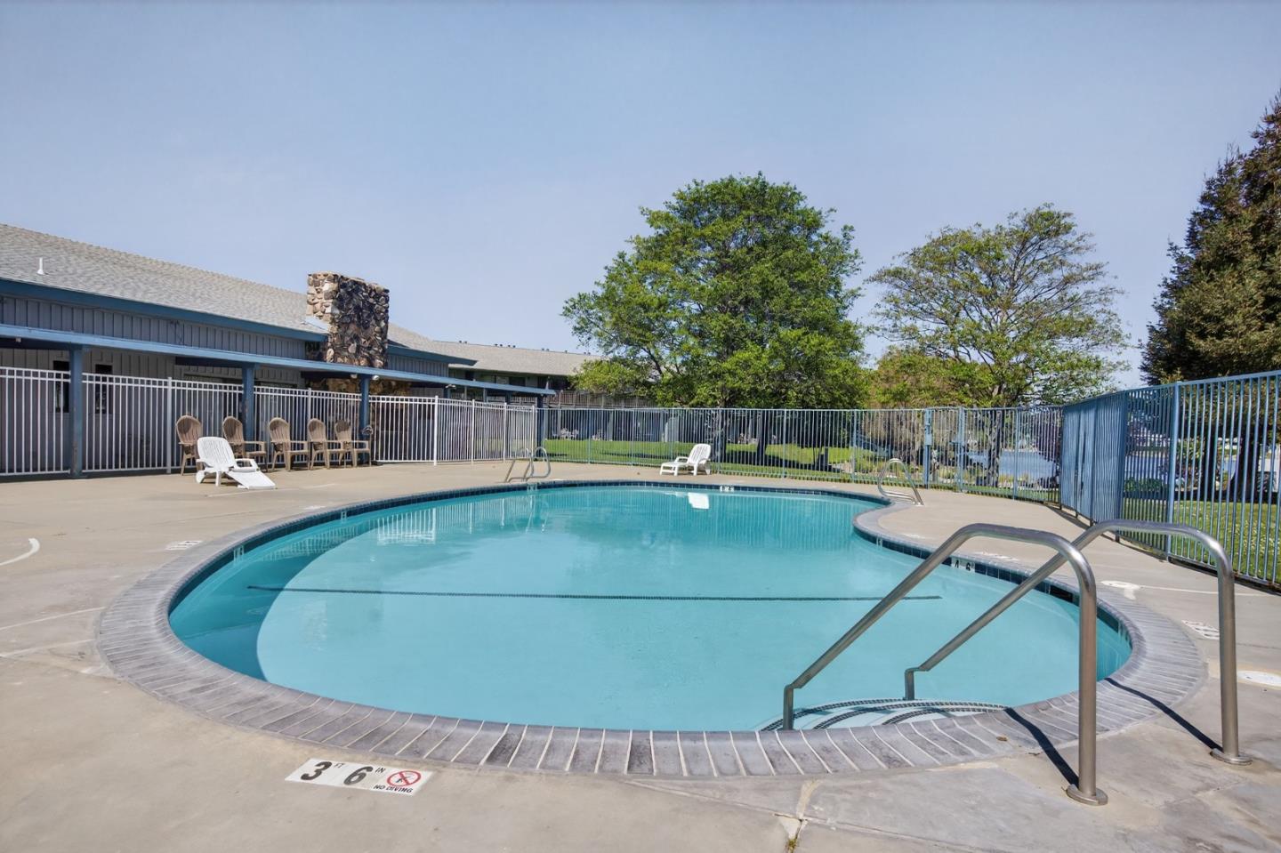 Detail Gallery Image 15 of 19 For 158 Kern St #10,  Salinas,  CA 93905 - 1 Beds | 1 Baths