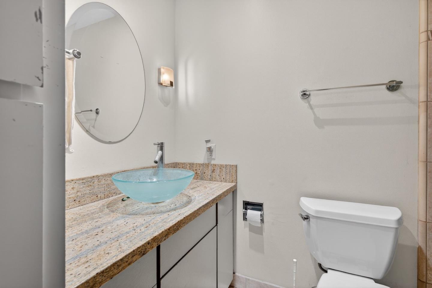 Detail Gallery Image 5 of 19 For 158 Kern St #10,  Salinas,  CA 93905 - 1 Beds | 1 Baths