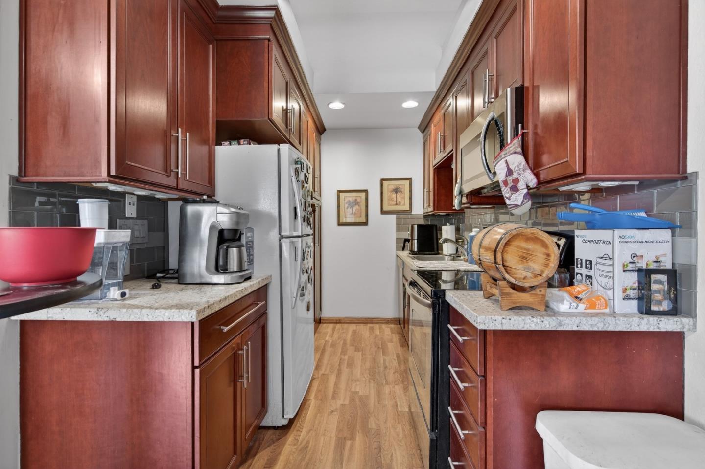 Detail Gallery Image 6 of 19 For 158 Kern St #10,  Salinas,  CA 93905 - 1 Beds | 1 Baths