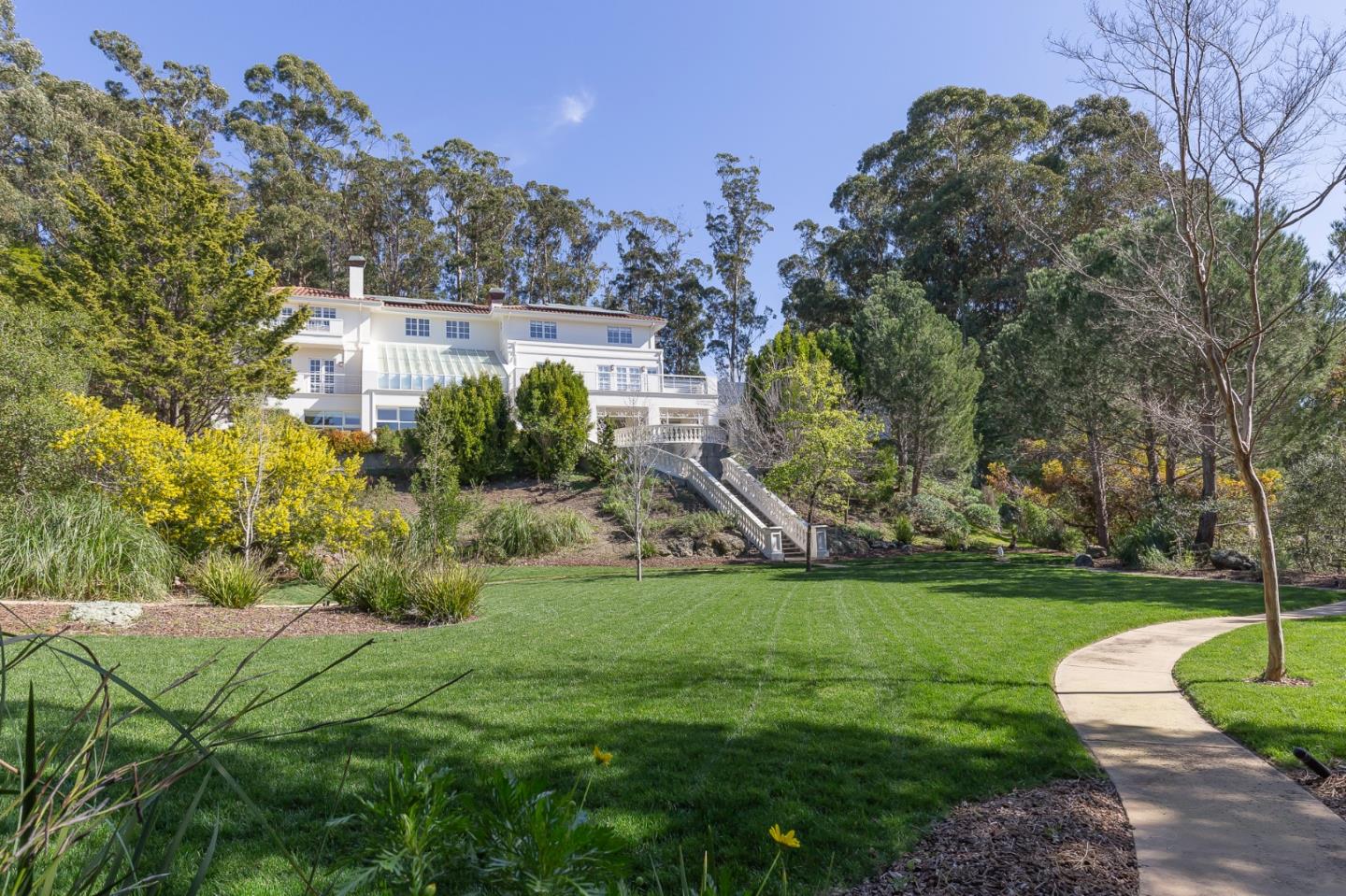 Detail Gallery Image 10 of 120 For 15 Boroughwood Pl, Hillsborough,  CA 94010 - 6 Beds | 7/2 Baths