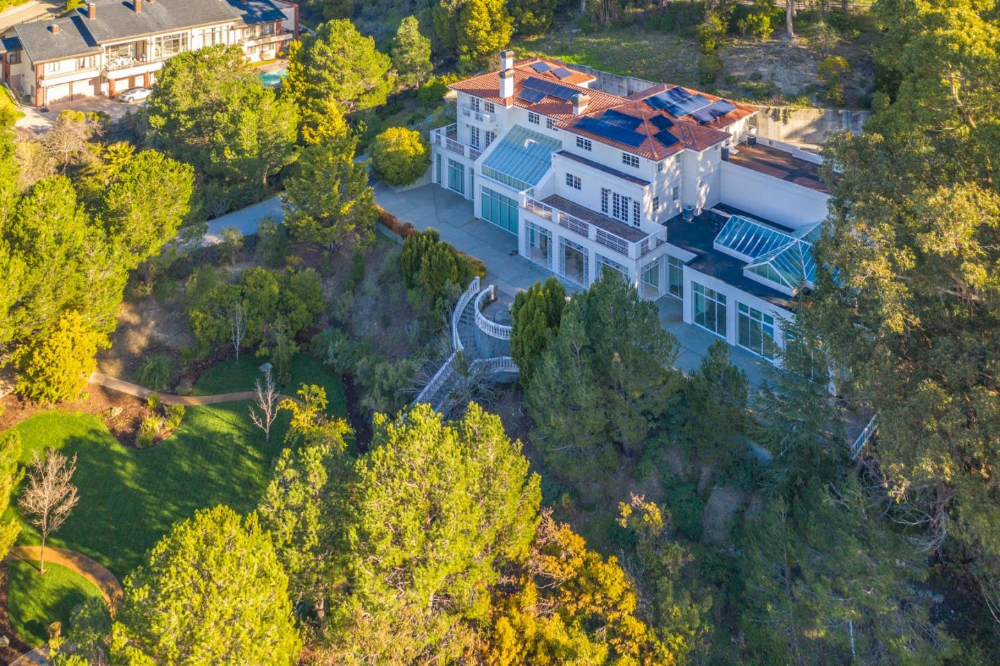 Detail Gallery Image 106 of 120 For 15 Boroughwood Pl, Hillsborough,  CA 94010 - 6 Beds | 7/2 Baths