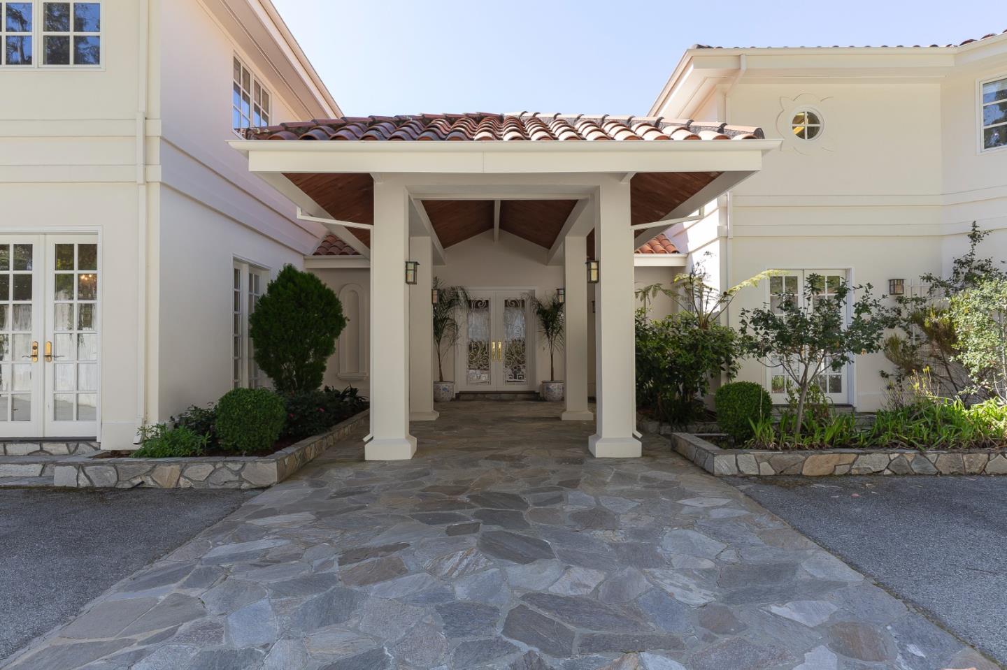 Detail Gallery Image 11 of 120 For 15 Boroughwood Pl, Hillsborough,  CA 94010 - 6 Beds | 7/2 Baths