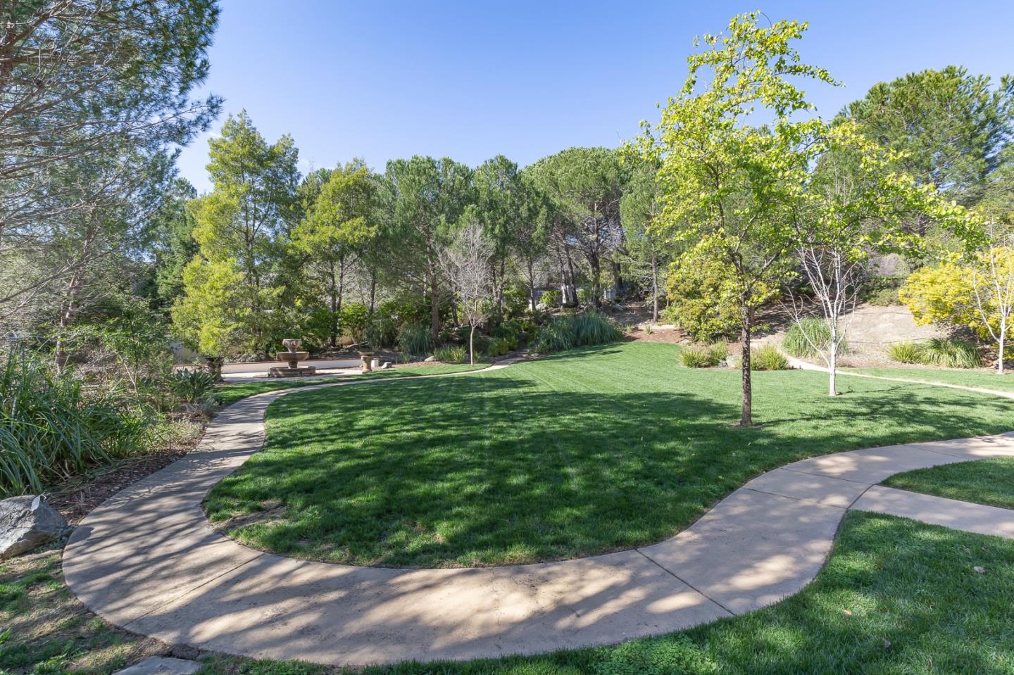 Detail Gallery Image 111 of 120 For 15 Boroughwood Pl, Hillsborough,  CA 94010 - 6 Beds | 7/2 Baths