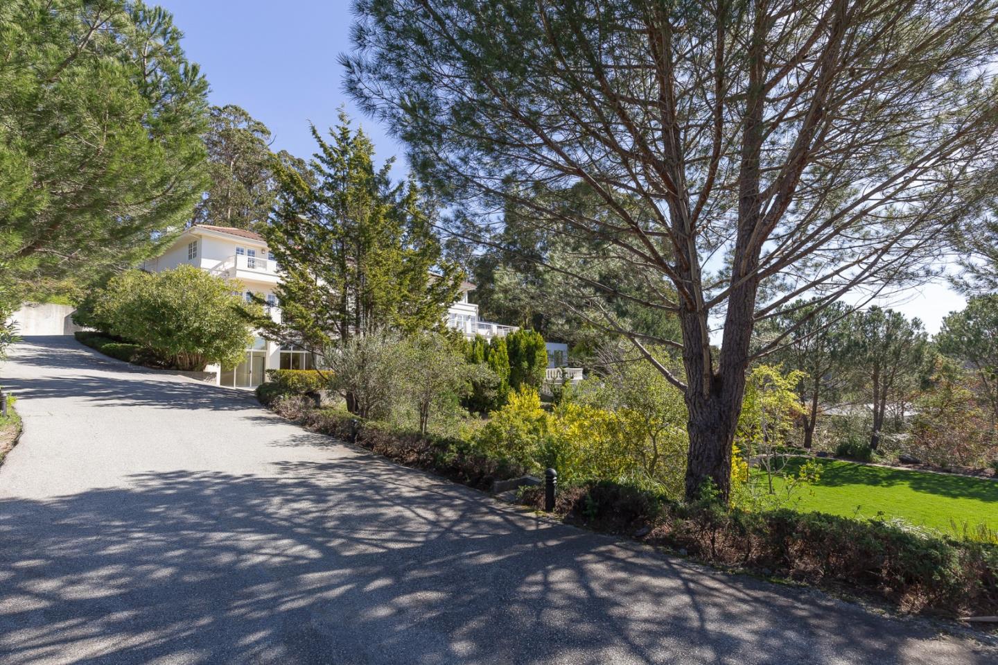 Detail Gallery Image 117 of 120 For 15 Boroughwood Pl, Hillsborough,  CA 94010 - 6 Beds | 7/2 Baths