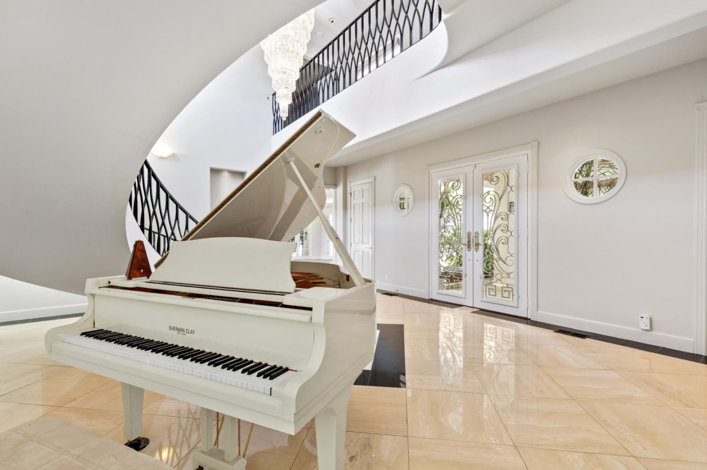 Detail Gallery Image 13 of 120 For 15 Boroughwood Pl, Hillsborough,  CA 94010 - 6 Beds | 7/2 Baths