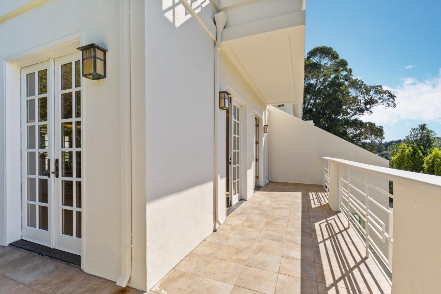 Detail Gallery Image 17 of 120 For 15 Boroughwood Pl, Hillsborough,  CA 94010 - 6 Beds | 7/2 Baths