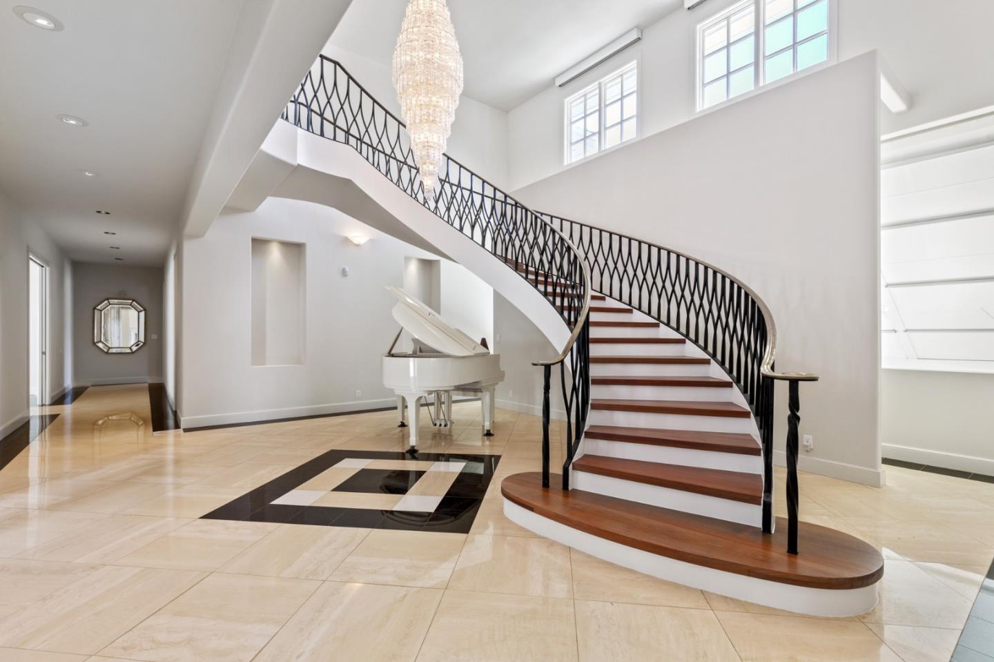 Detail Gallery Image 19 of 120 For 15 Boroughwood Pl, Hillsborough,  CA 94010 - 6 Beds | 7/2 Baths