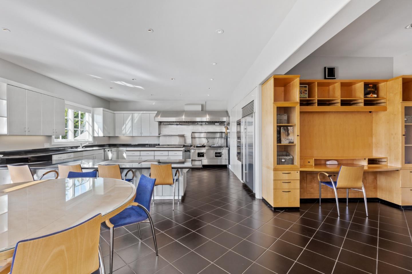 Detail Gallery Image 24 of 120 For 15 Boroughwood Pl, Hillsborough,  CA 94010 - 6 Beds | 7/2 Baths