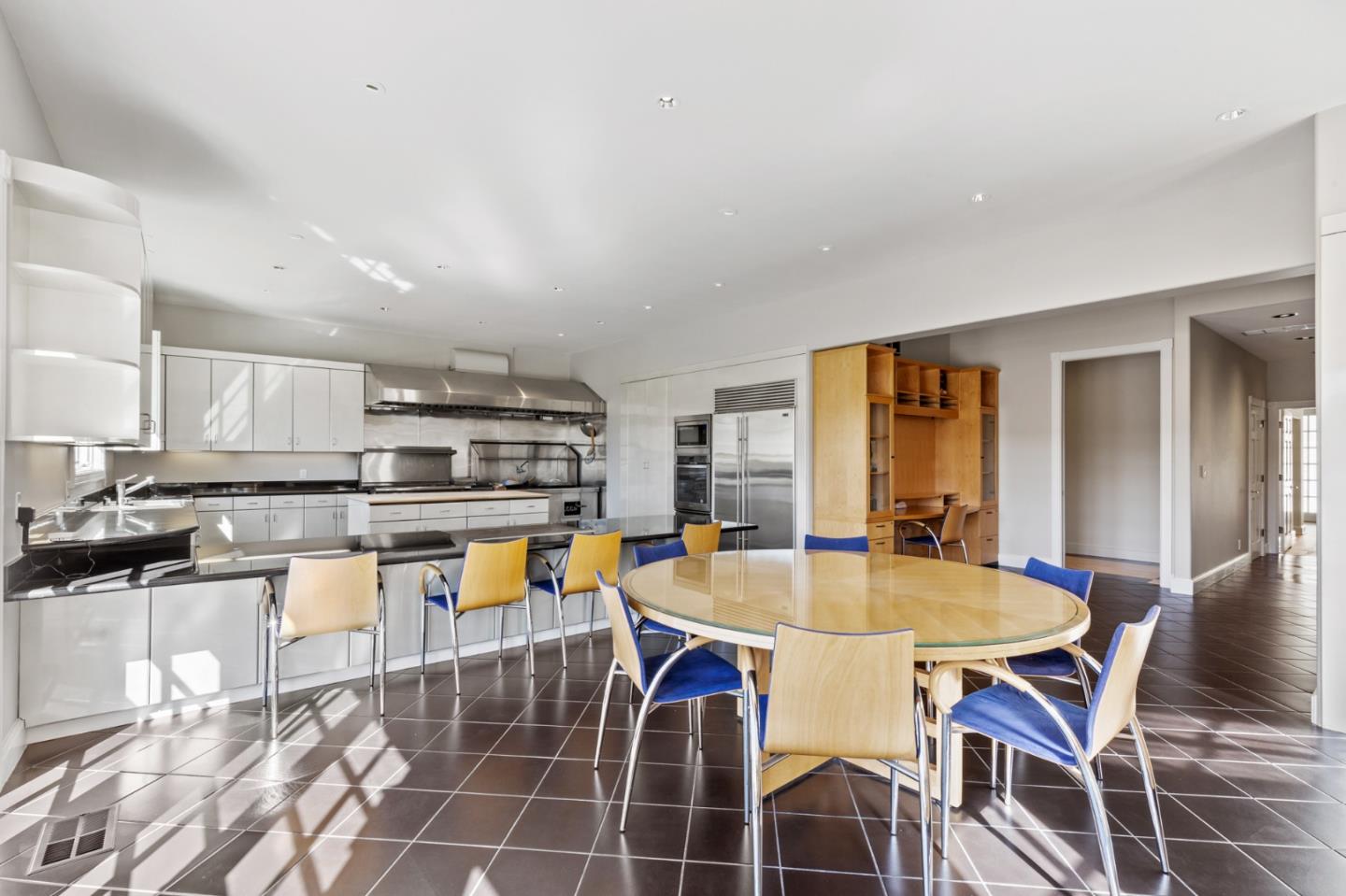 Detail Gallery Image 26 of 120 For 15 Boroughwood Pl, Hillsborough,  CA 94010 - 6 Beds | 7/2 Baths