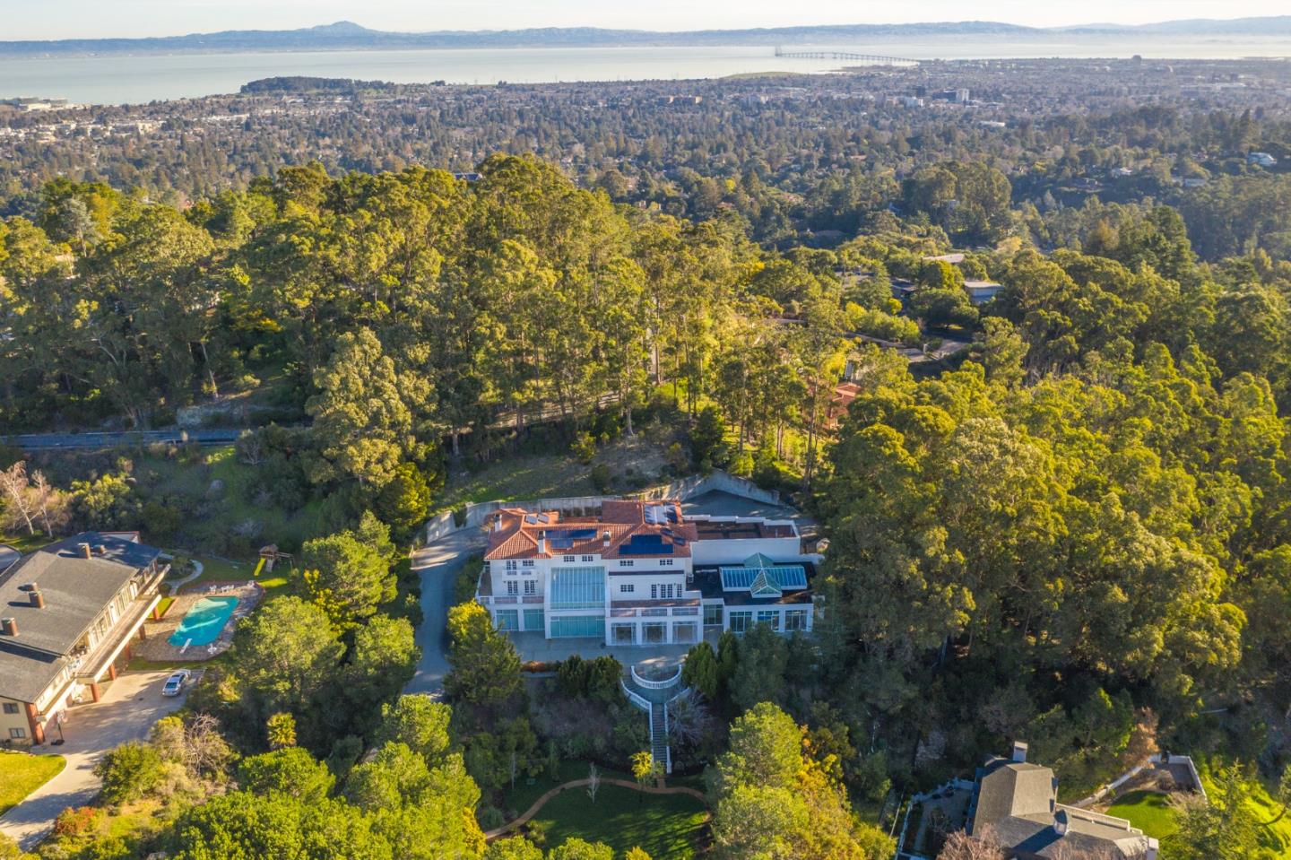 Detail Gallery Image 3 of 120 For 15 Boroughwood Pl, Hillsborough,  CA 94010 - 6 Beds | 7/2 Baths