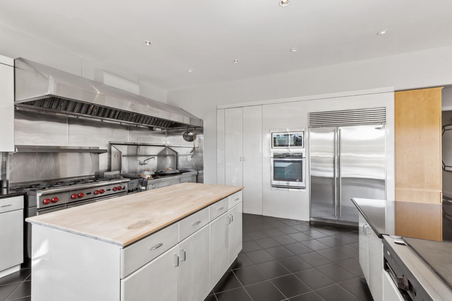 Detail Gallery Image 31 of 120 For 15 Boroughwood Pl, Hillsborough,  CA 94010 - 6 Beds | 7/2 Baths