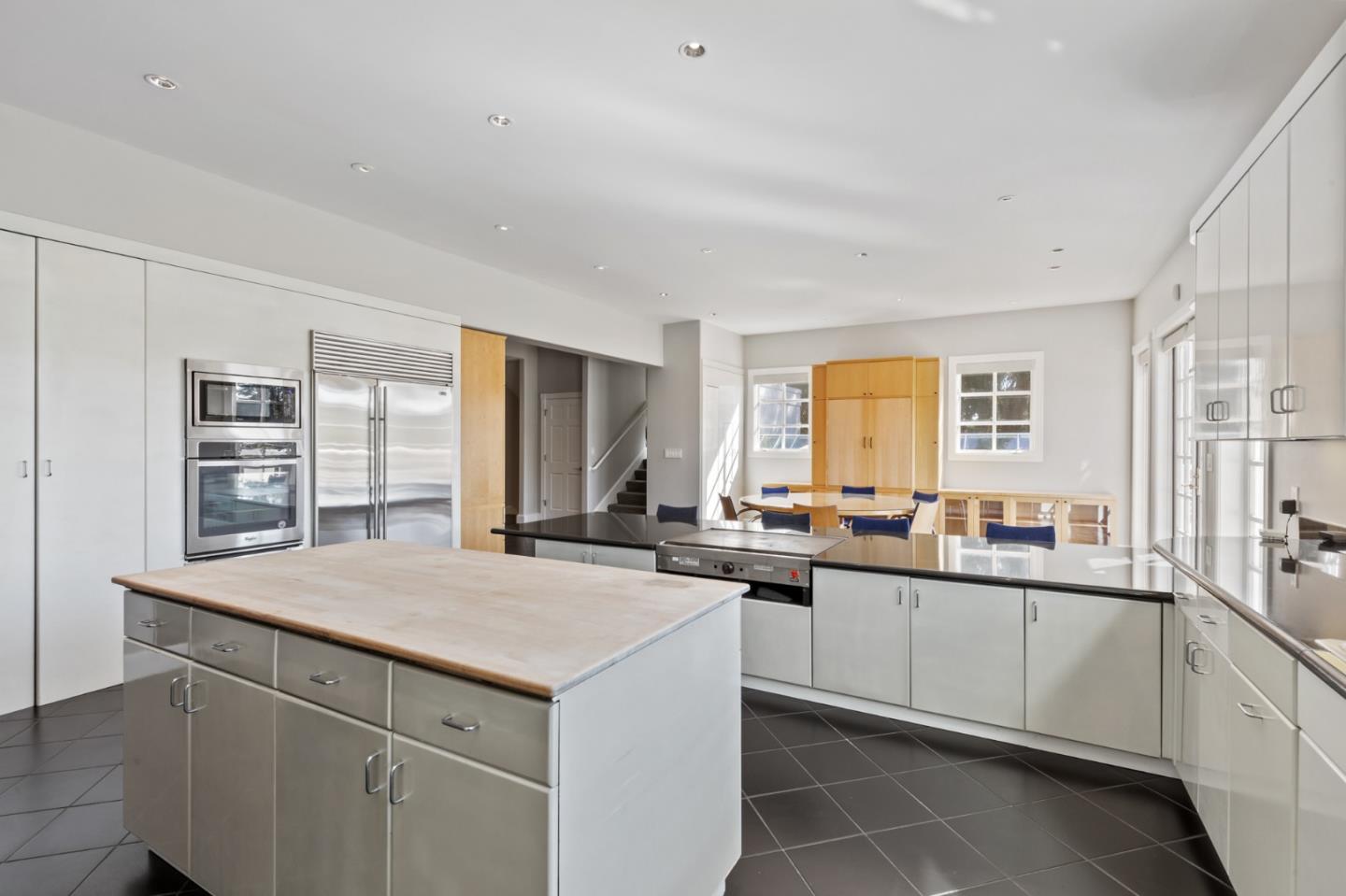 Detail Gallery Image 32 of 120 For 15 Boroughwood Pl, Hillsborough,  CA 94010 - 6 Beds | 7/2 Baths