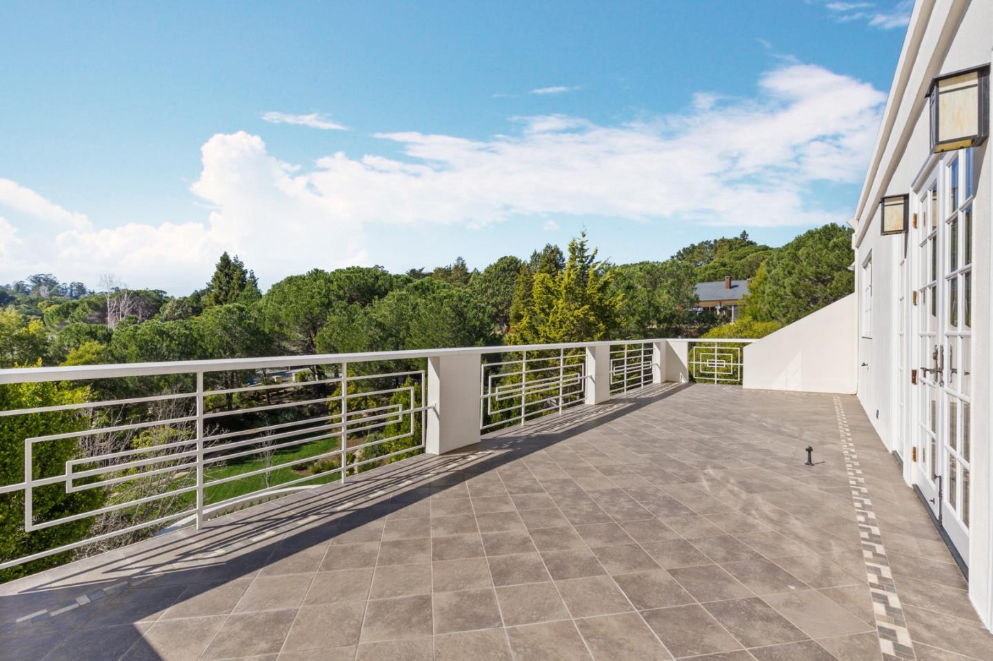 Detail Gallery Image 36 of 120 For 15 Boroughwood Pl, Hillsborough,  CA 94010 - 6 Beds | 7/2 Baths