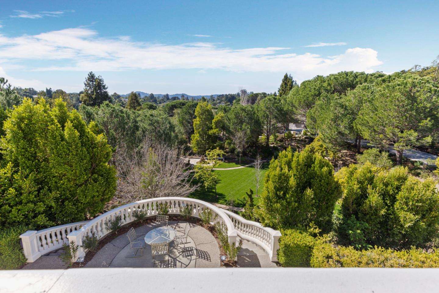 Detail Gallery Image 37 of 120 For 15 Boroughwood Pl, Hillsborough,  CA 94010 - 6 Beds | 7/2 Baths