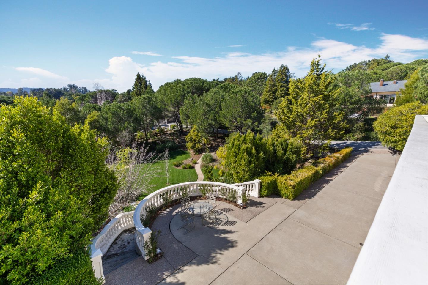 Detail Gallery Image 38 of 120 For 15 Boroughwood Pl, Hillsborough,  CA 94010 - 6 Beds | 7/2 Baths