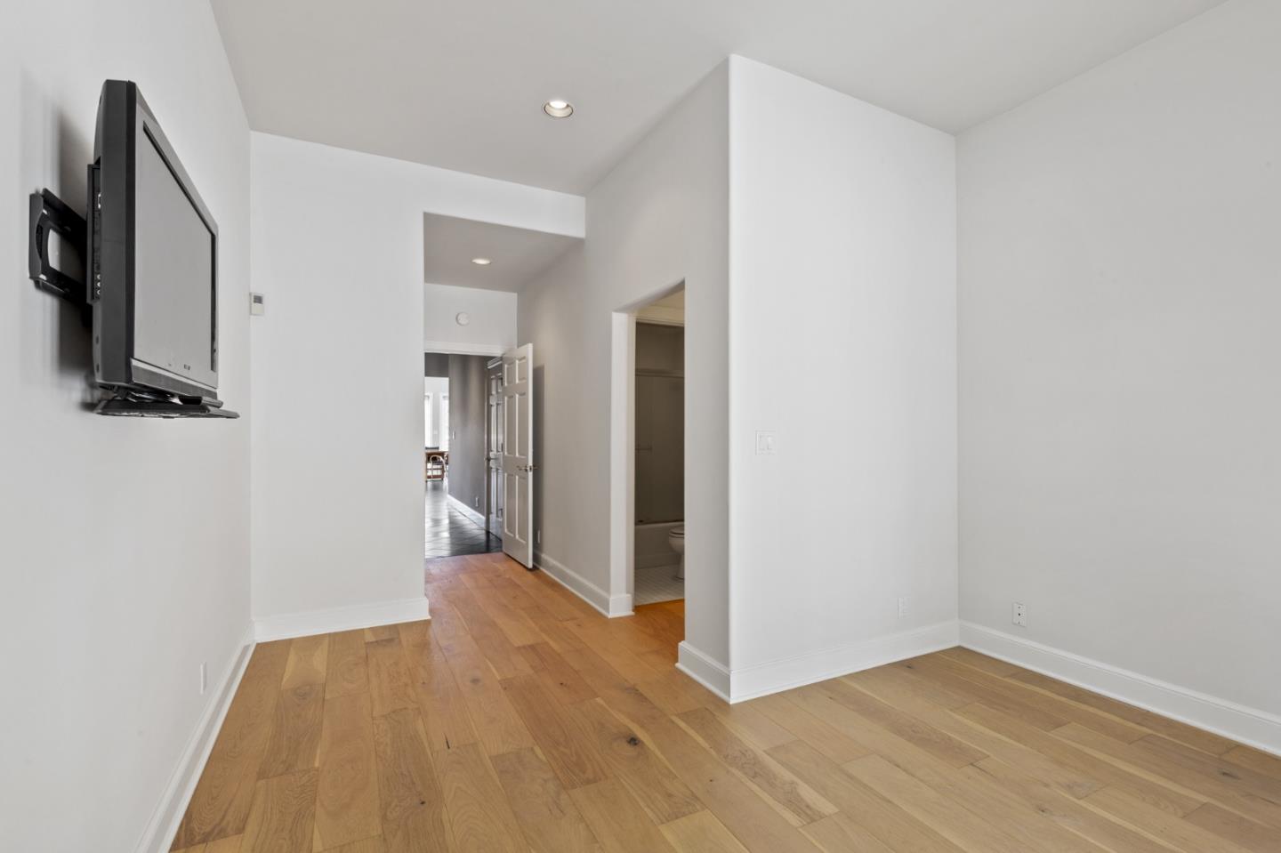 Detail Gallery Image 39 of 120 For 15 Boroughwood Pl, Hillsborough,  CA 94010 - 6 Beds | 7/2 Baths