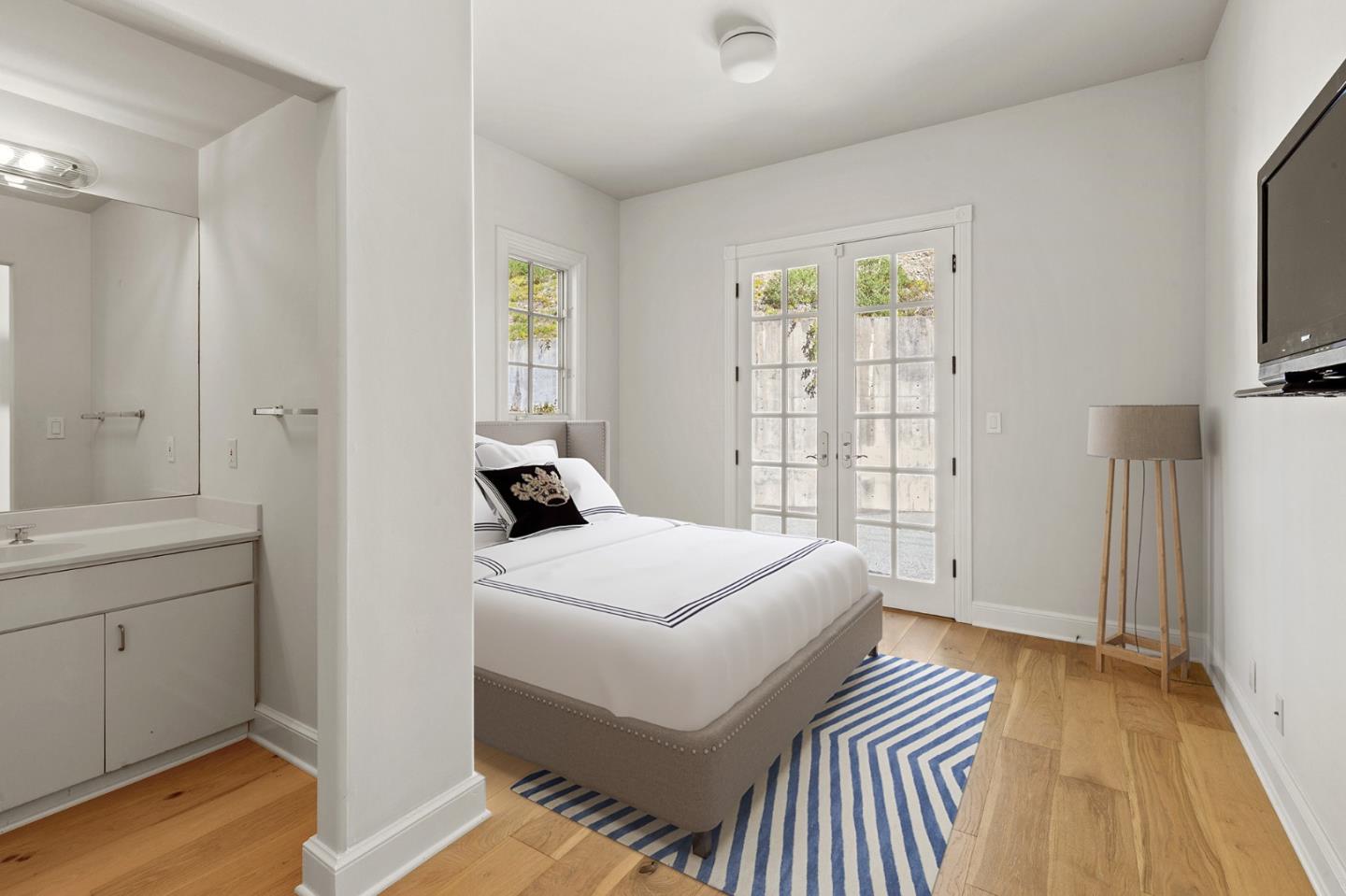 Detail Gallery Image 41 of 120 For 15 Boroughwood Pl, Hillsborough,  CA 94010 - 6 Beds | 7/2 Baths