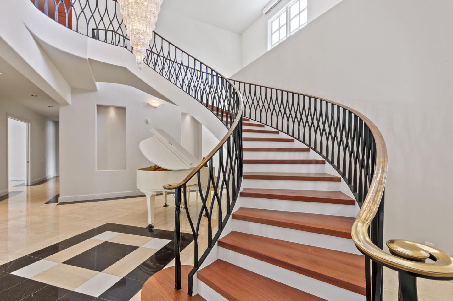 Detail Gallery Image 42 of 120 For 15 Boroughwood Pl, Hillsborough,  CA 94010 - 6 Beds | 7/2 Baths