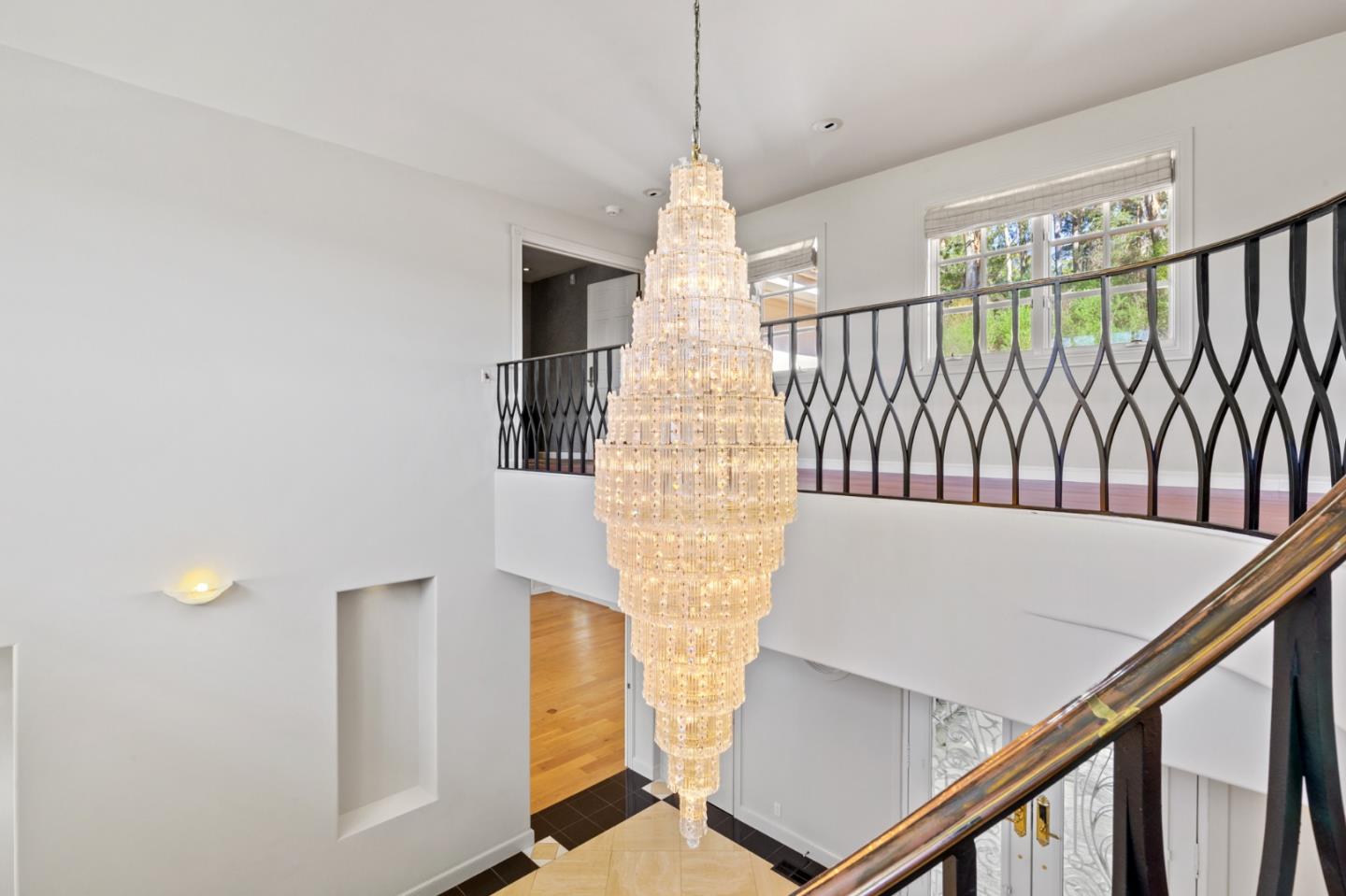 Detail Gallery Image 43 of 120 For 15 Boroughwood Pl, Hillsborough,  CA 94010 - 6 Beds | 7/2 Baths