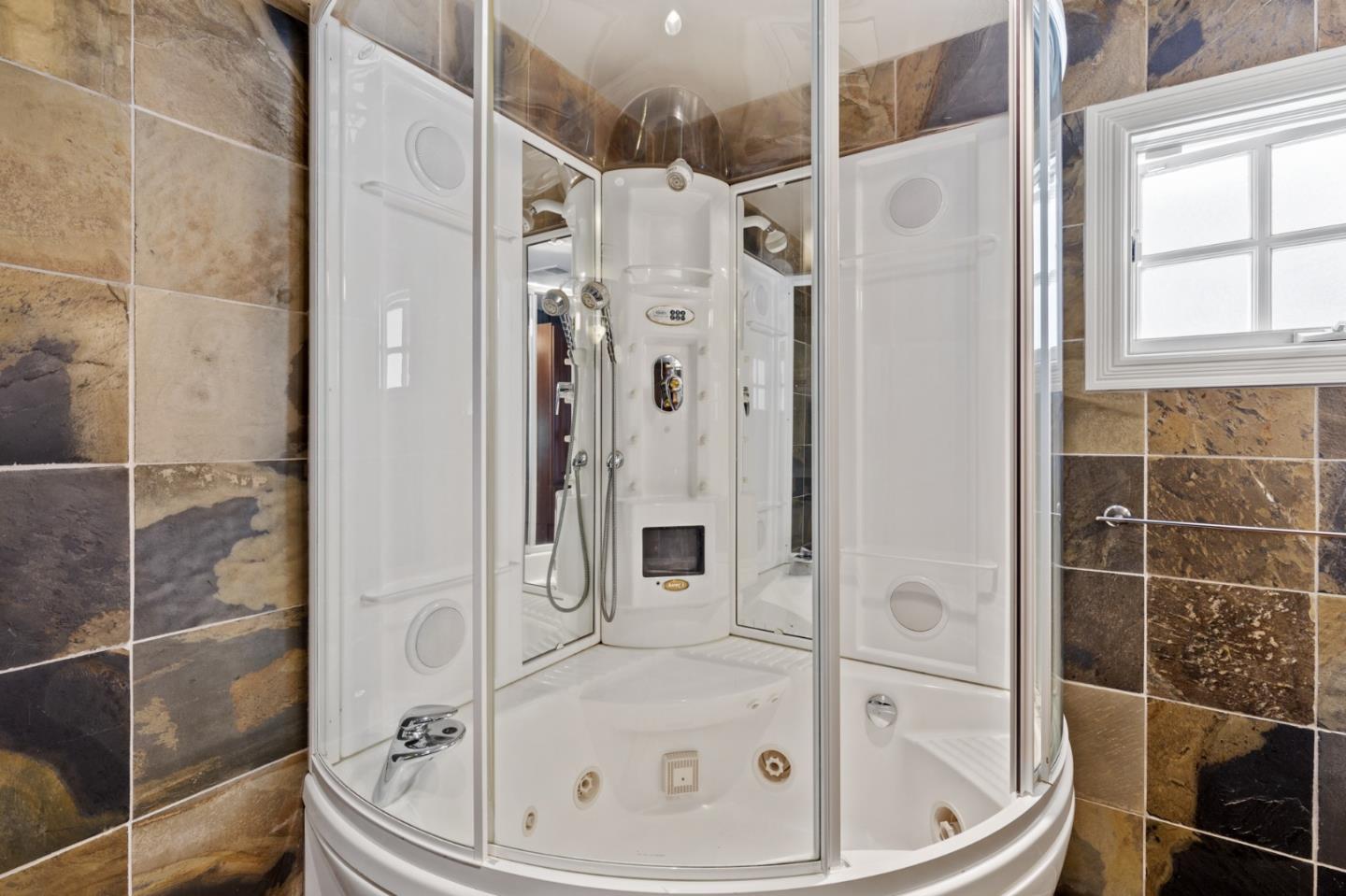 Detail Gallery Image 49 of 120 For 15 Boroughwood Pl, Hillsborough,  CA 94010 - 6 Beds | 7/2 Baths