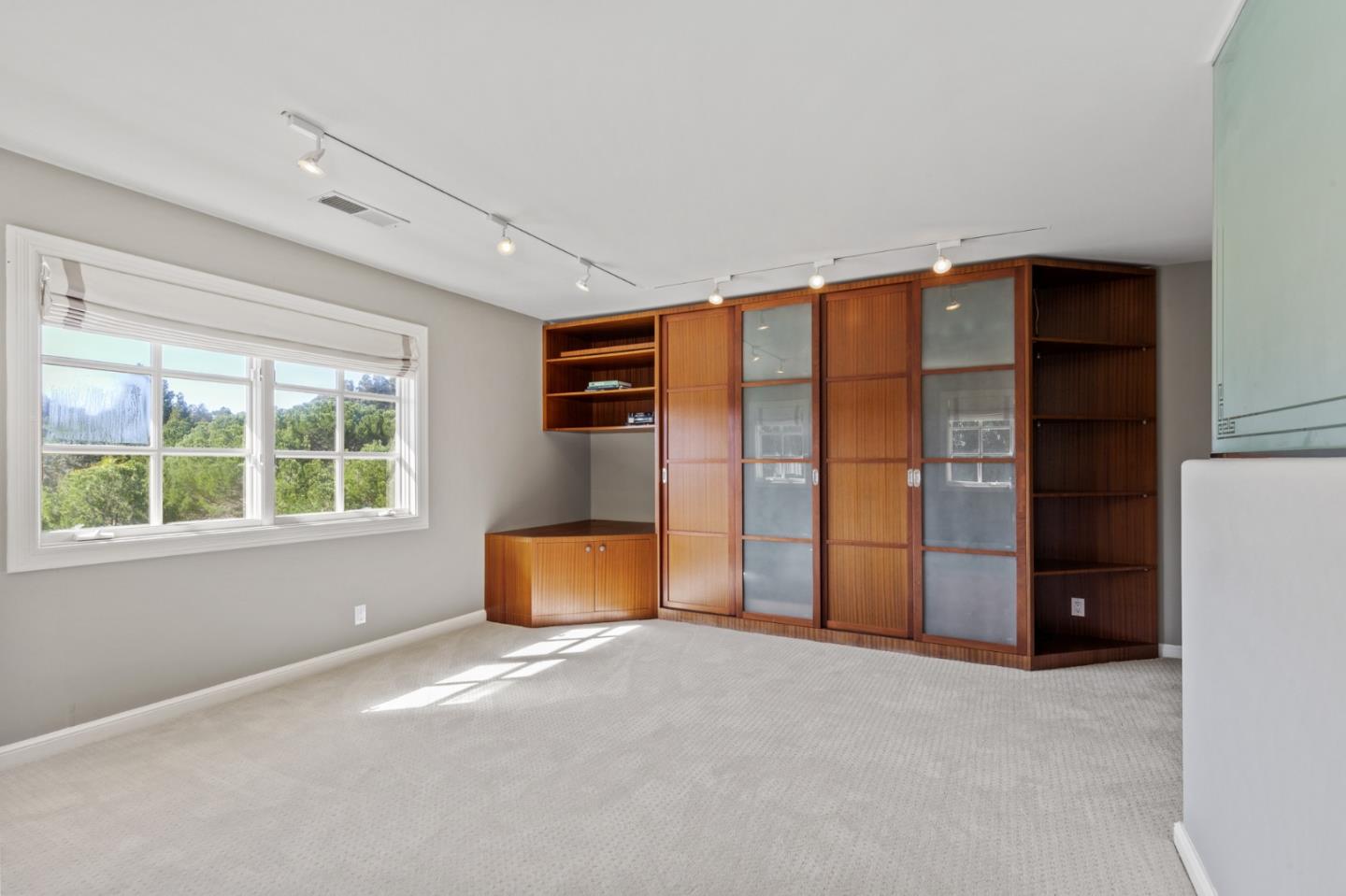 Detail Gallery Image 55 of 120 For 15 Boroughwood Pl, Hillsborough,  CA 94010 - 6 Beds | 7/2 Baths