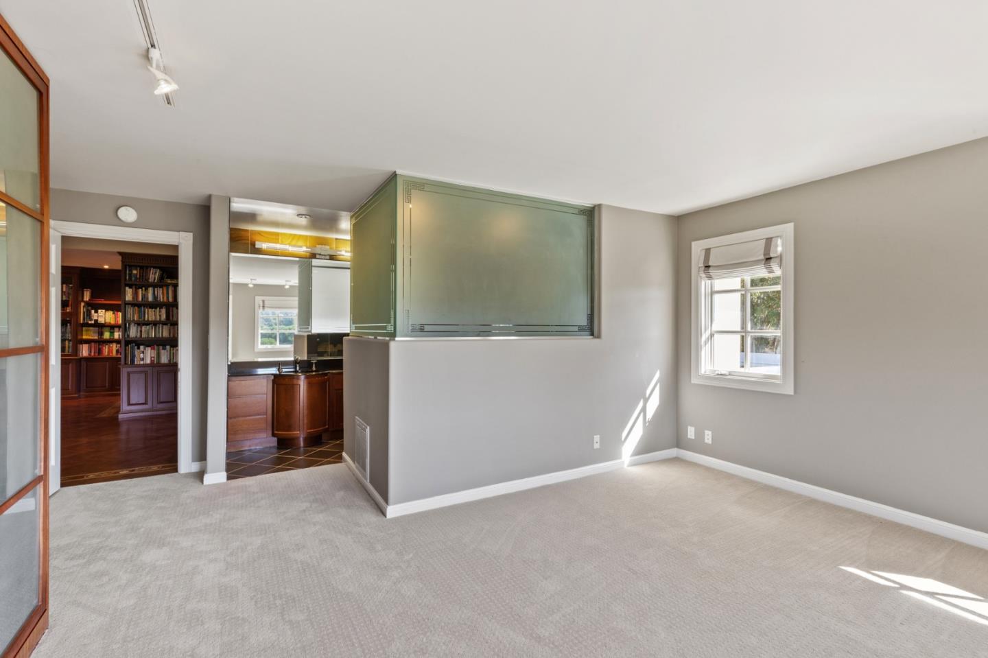 Detail Gallery Image 57 of 120 For 15 Boroughwood Pl, Hillsborough,  CA 94010 - 6 Beds | 7/2 Baths