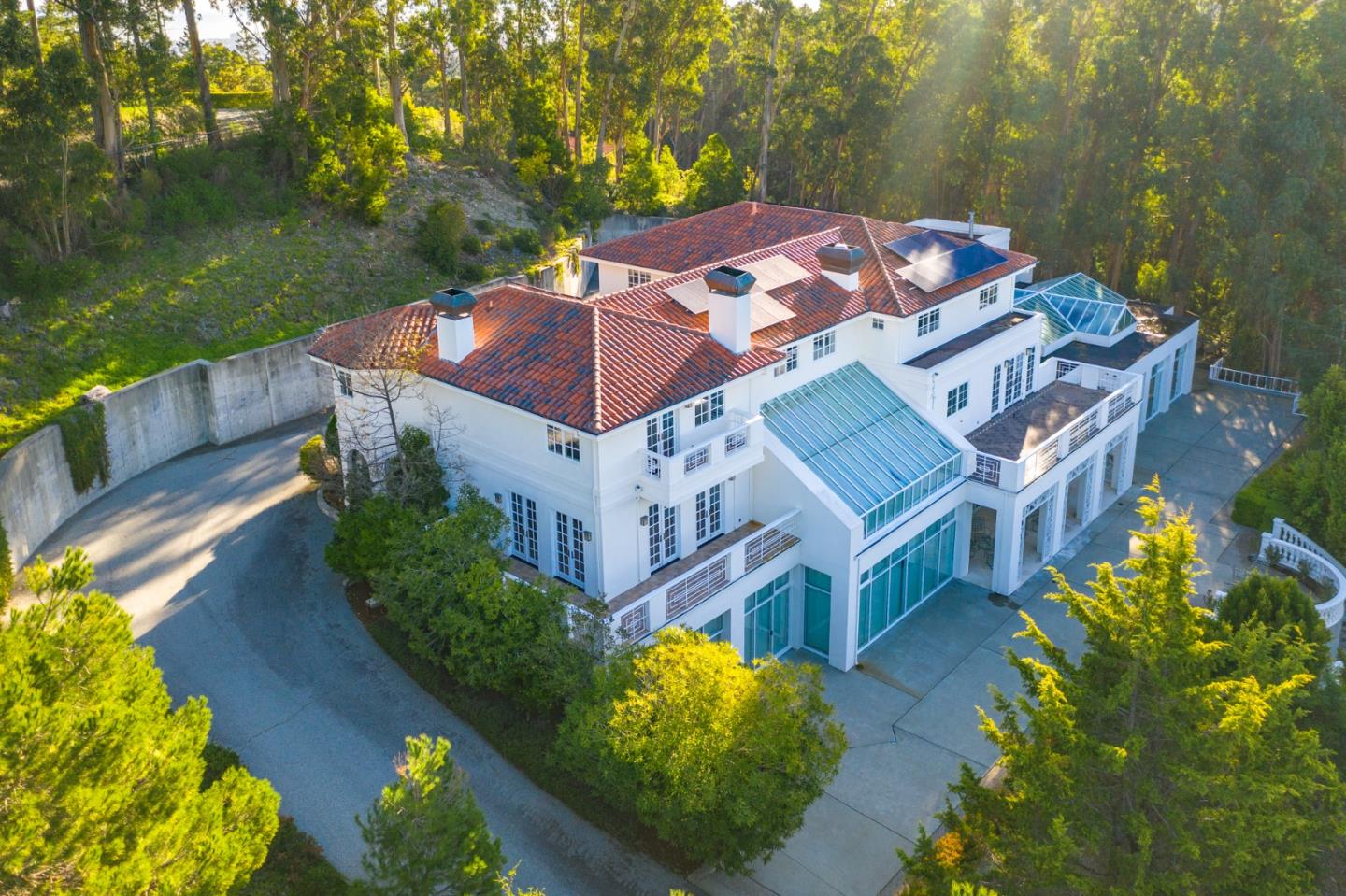 Detail Gallery Image 6 of 120 For 15 Boroughwood Pl, Hillsborough,  CA 94010 - 6 Beds | 7/2 Baths