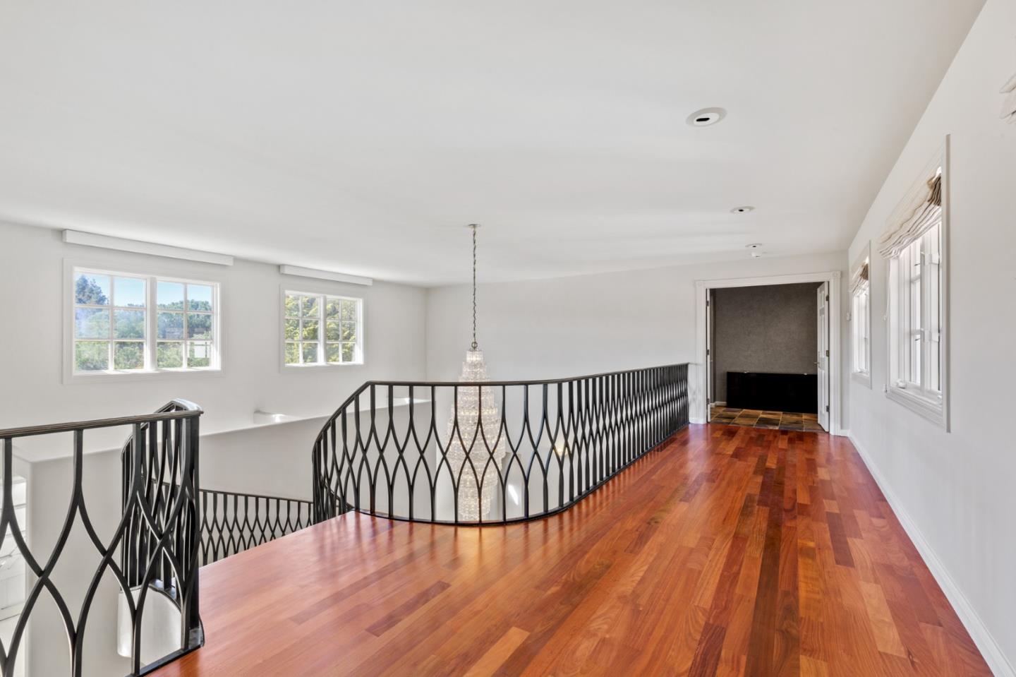 Detail Gallery Image 61 of 120 For 15 Boroughwood Pl, Hillsborough,  CA 94010 - 6 Beds | 7/2 Baths