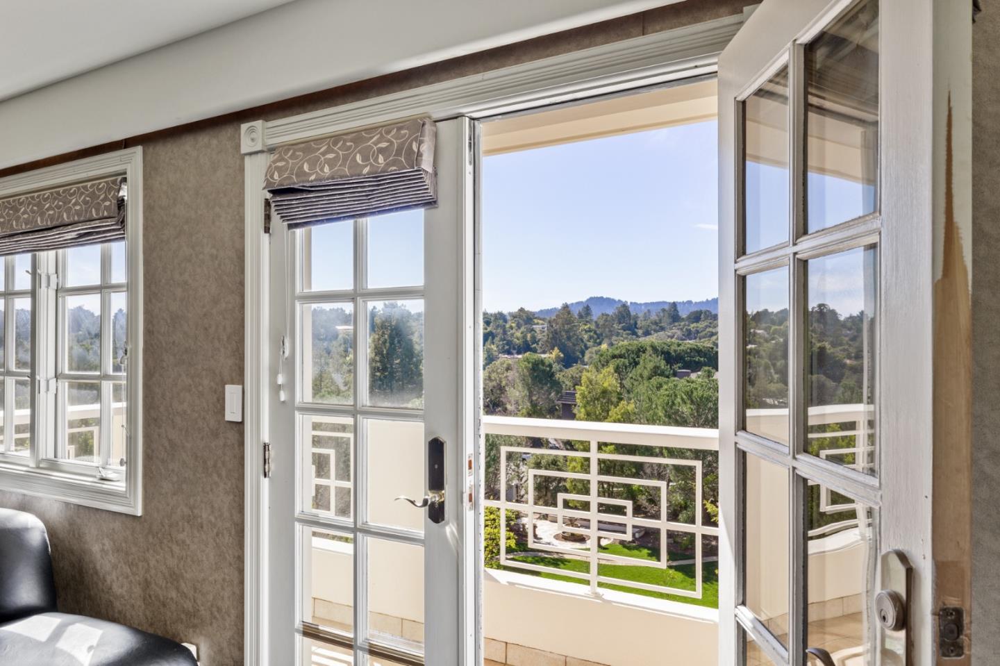 Detail Gallery Image 65 of 120 For 15 Boroughwood Pl, Hillsborough,  CA 94010 - 6 Beds | 7/2 Baths
