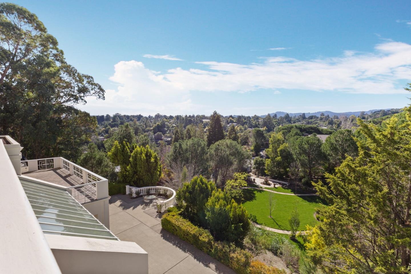 Detail Gallery Image 66 of 120 For 15 Boroughwood Pl, Hillsborough,  CA 94010 - 6 Beds | 7/2 Baths