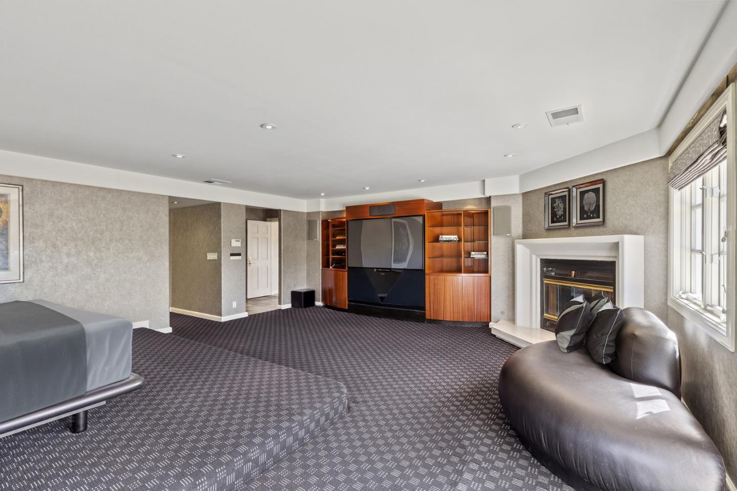 Detail Gallery Image 67 of 120 For 15 Boroughwood Pl, Hillsborough,  CA 94010 - 6 Beds | 7/2 Baths