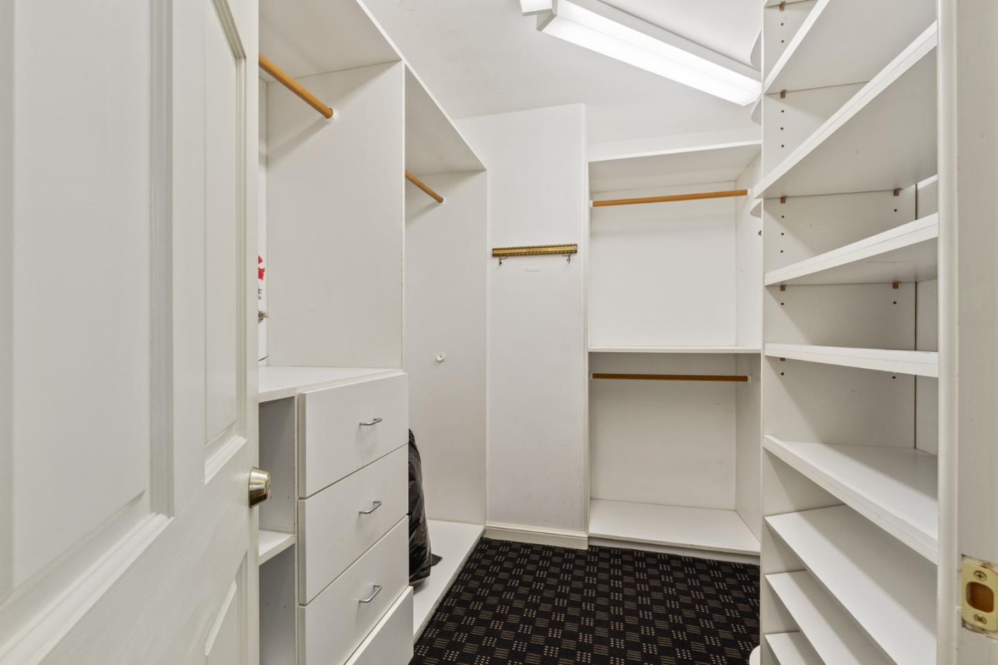 Detail Gallery Image 70 of 120 For 15 Boroughwood Pl, Hillsborough,  CA 94010 - 6 Beds | 7/2 Baths