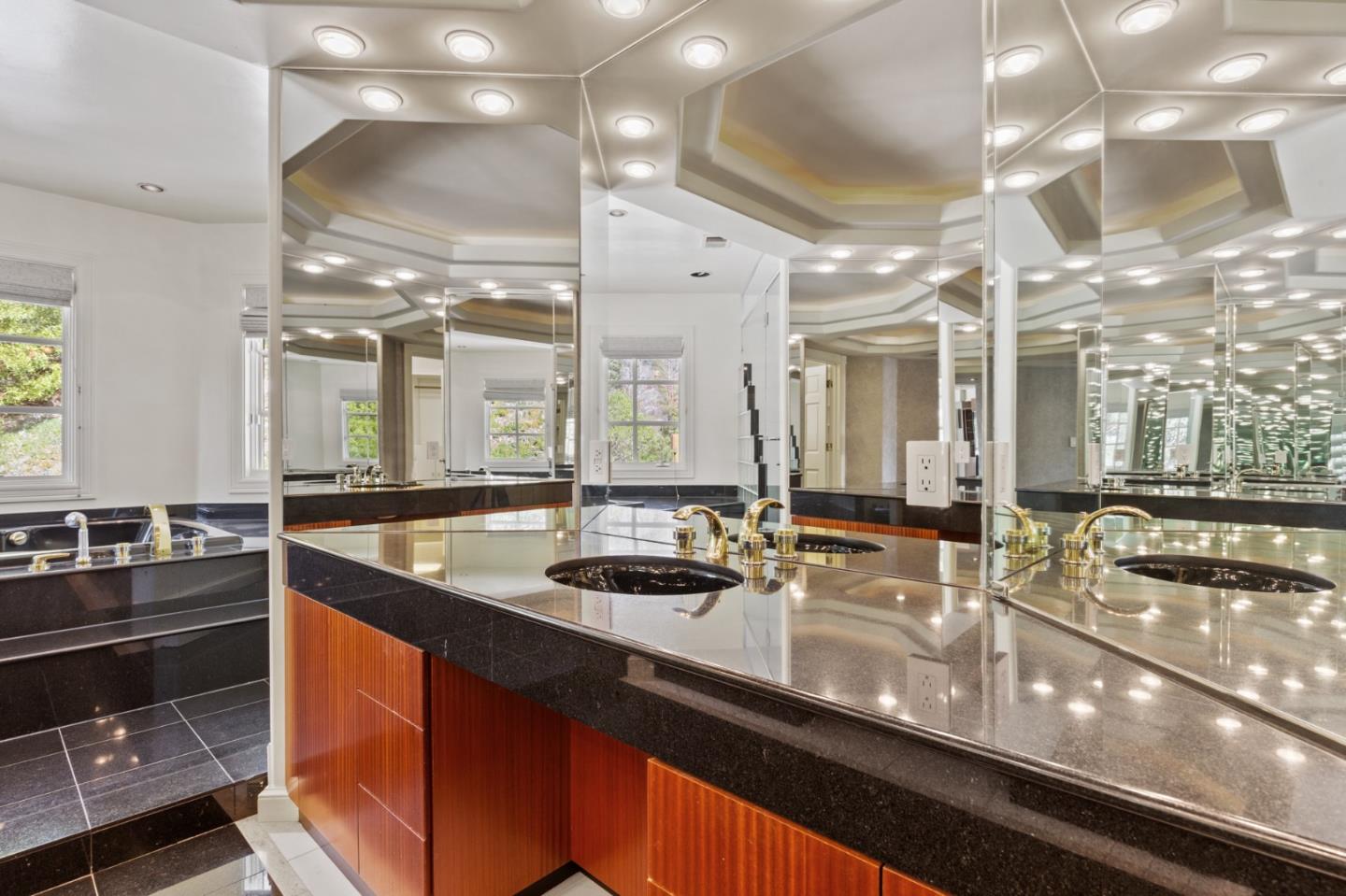 Detail Gallery Image 72 of 120 For 15 Boroughwood Pl, Hillsborough,  CA 94010 - 6 Beds | 7/2 Baths