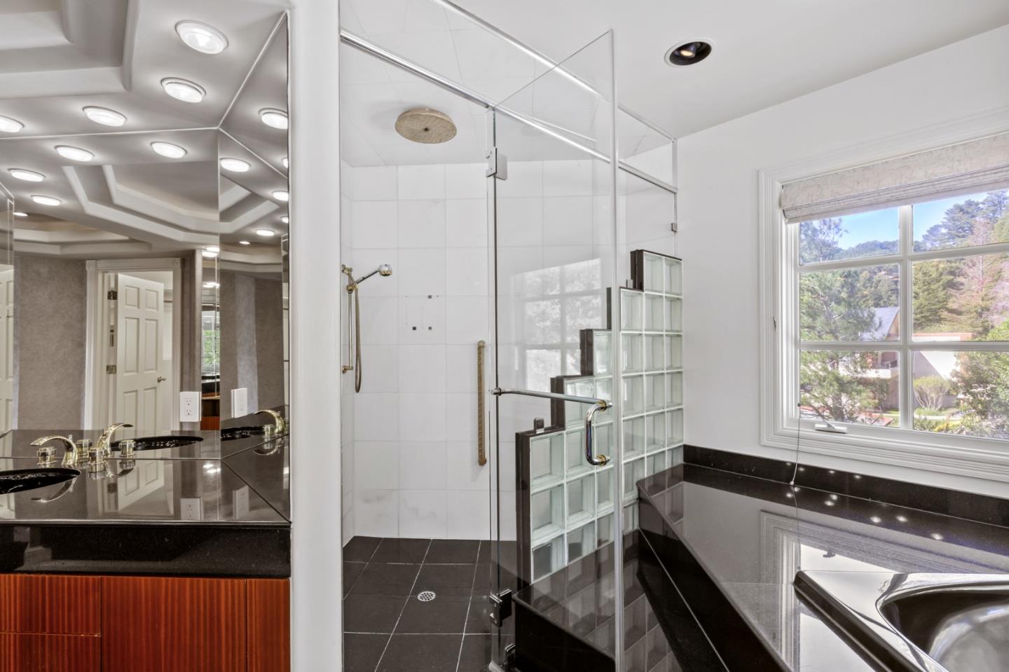 Detail Gallery Image 74 of 120 For 15 Boroughwood Pl, Hillsborough,  CA 94010 - 6 Beds | 7/2 Baths