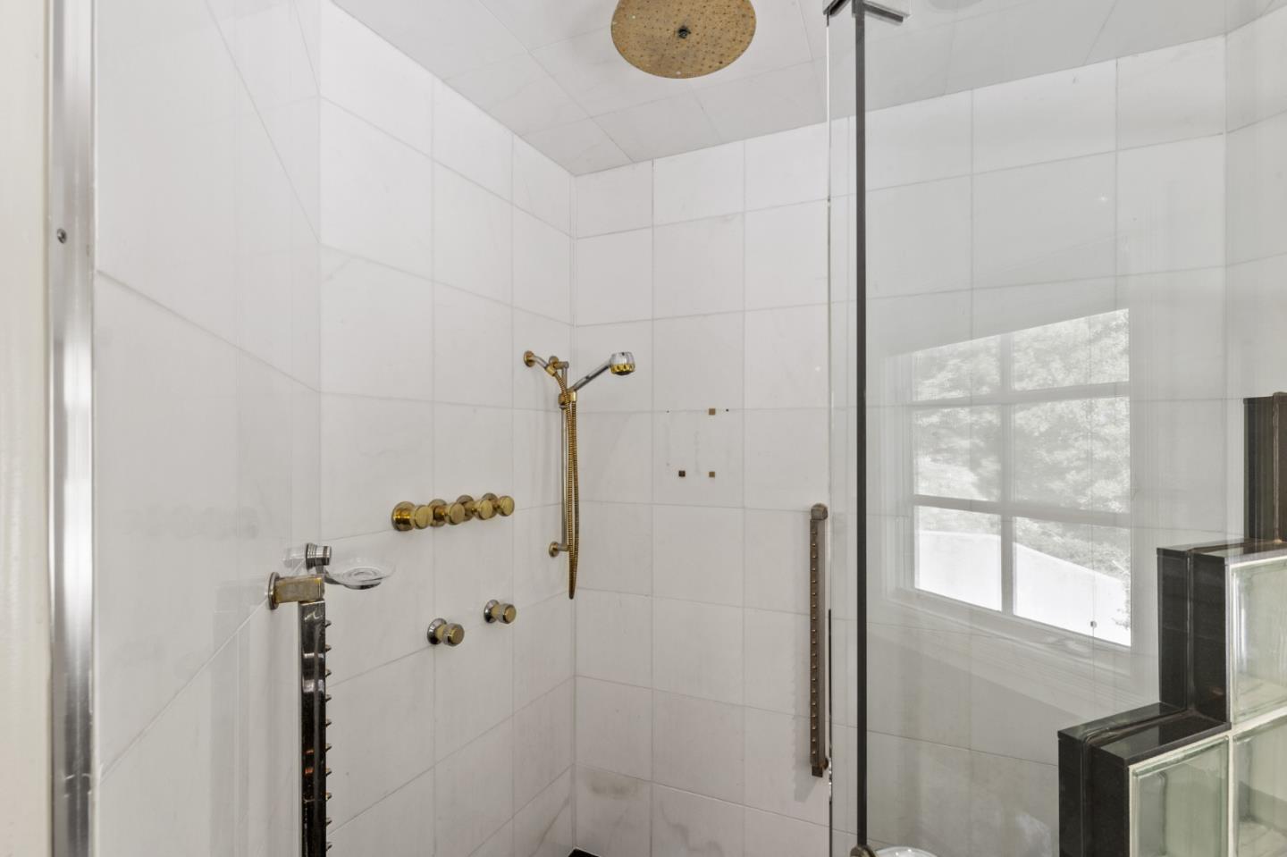 Detail Gallery Image 75 of 120 For 15 Boroughwood Pl, Hillsborough,  CA 94010 - 6 Beds | 7/2 Baths