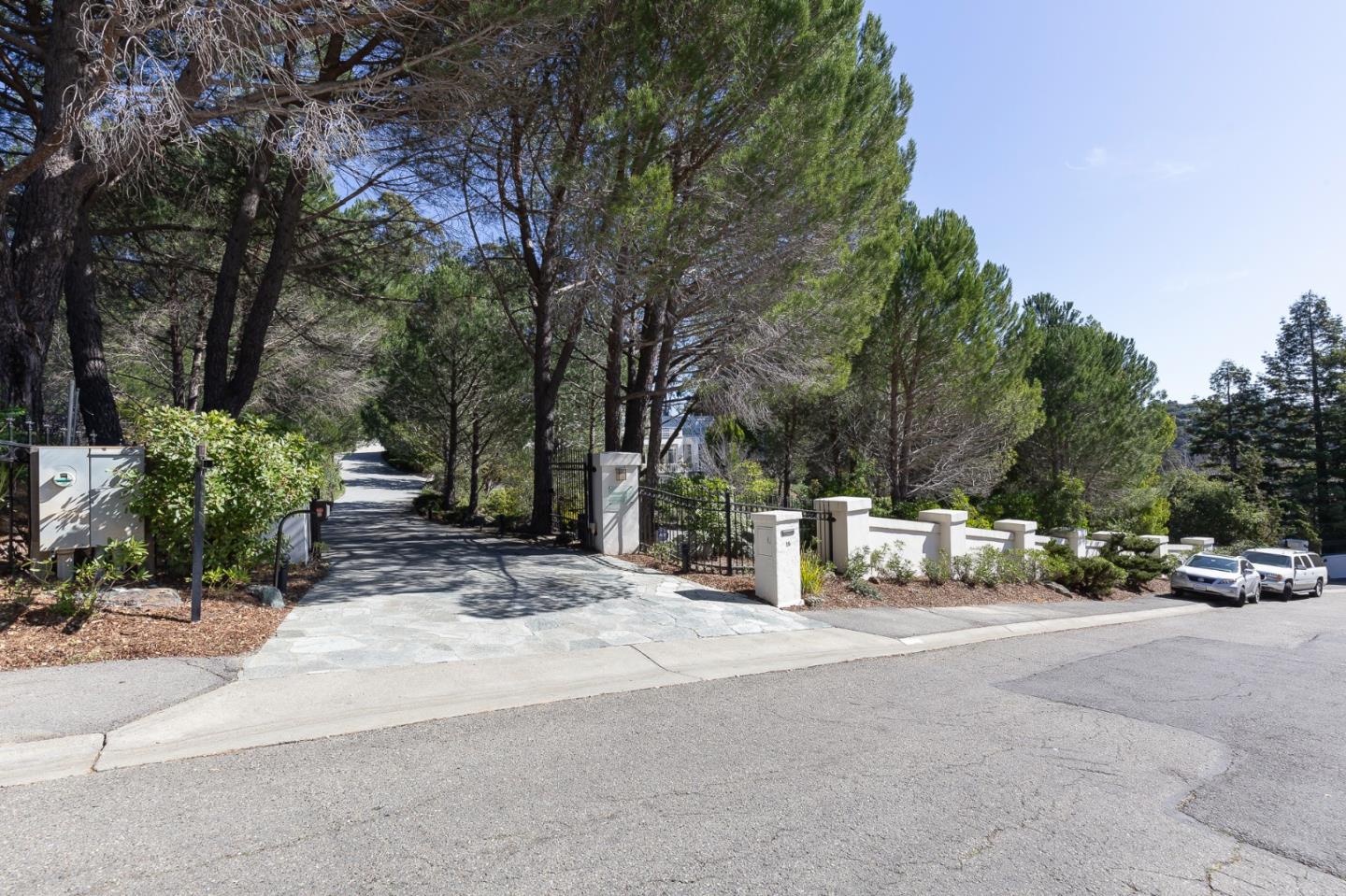 Detail Gallery Image 8 of 120 For 15 Boroughwood Pl, Hillsborough,  CA 94010 - 6 Beds | 7/2 Baths