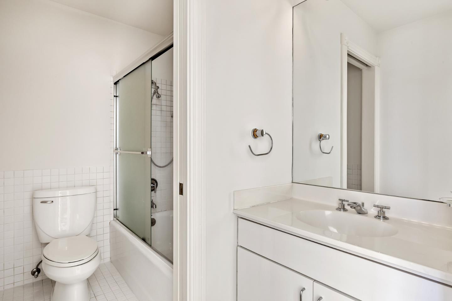 Detail Gallery Image 82 of 120 For 15 Boroughwood Pl, Hillsborough,  CA 94010 - 6 Beds | 7/2 Baths