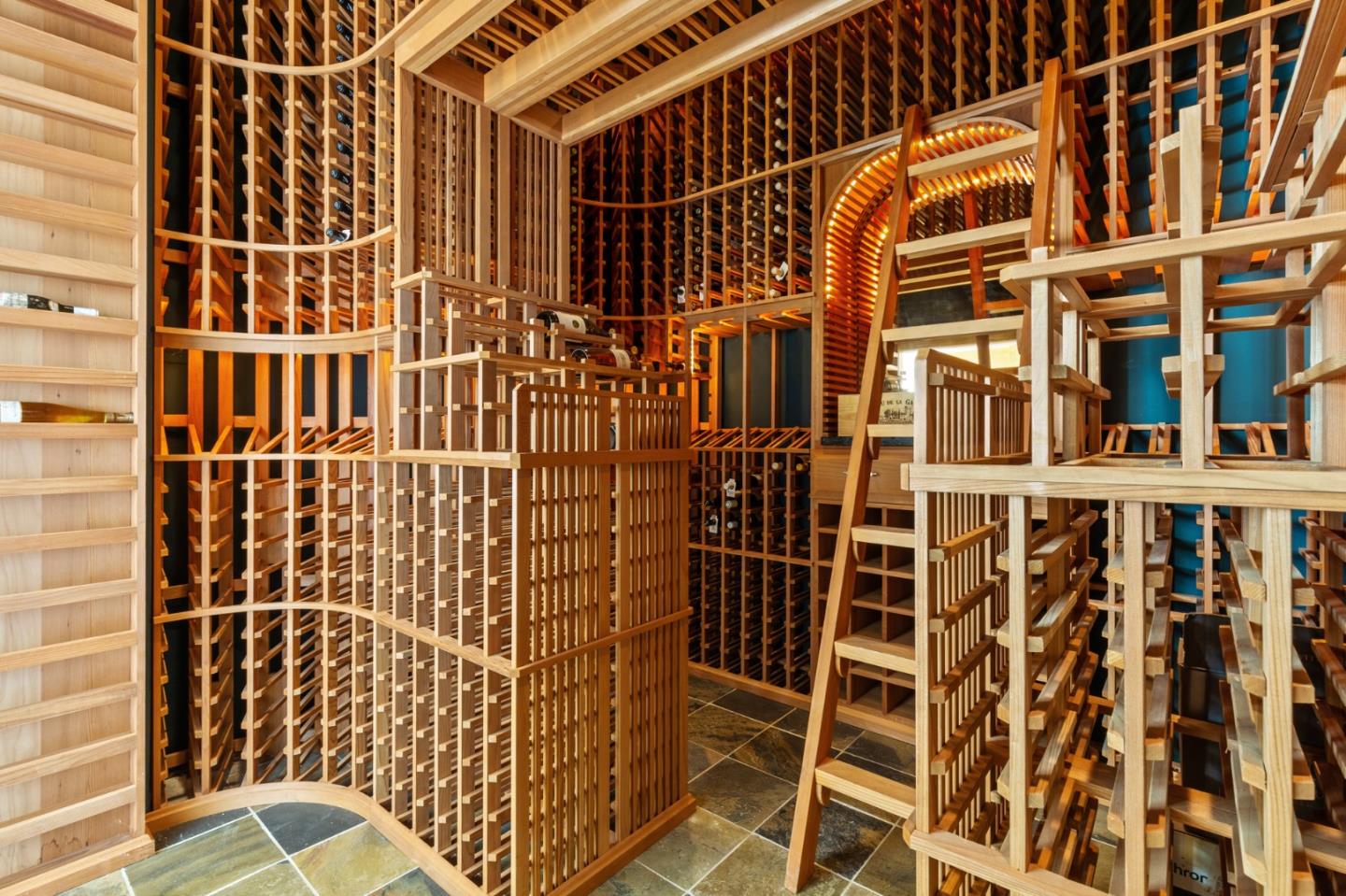 Detail Gallery Image 86 of 120 For 15 Boroughwood Pl, Hillsborough,  CA 94010 - 6 Beds | 7/2 Baths