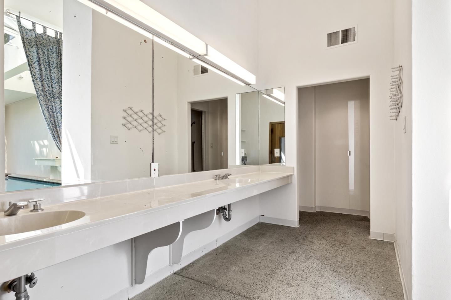 Detail Gallery Image 94 of 120 For 15 Boroughwood Pl, Hillsborough,  CA 94010 - 6 Beds | 7/2 Baths