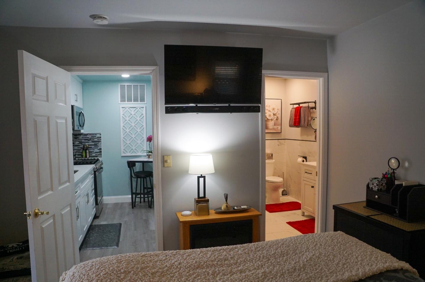 Detail Gallery Image 4 of 15 For 1524 Jasmine St #B,  San Mateo,  CA 94402 - 0 Beds | 1 Baths