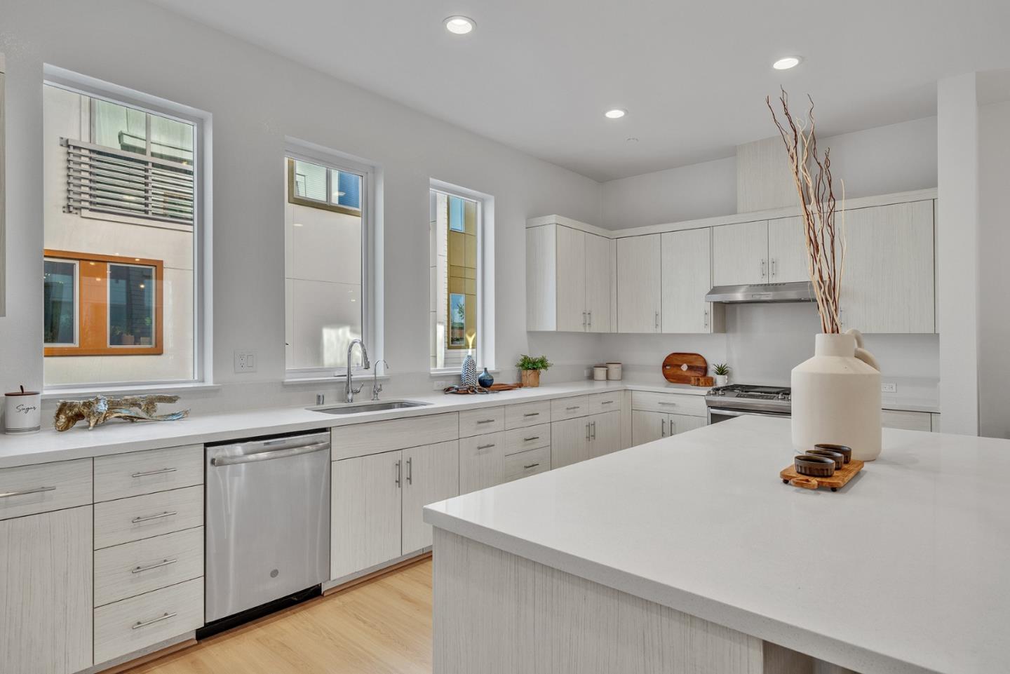 Detail Gallery Image 18 of 39 For 7922 Regional Cmn, Dublin,  CA 94568 - 2 Beds | 2/1 Baths