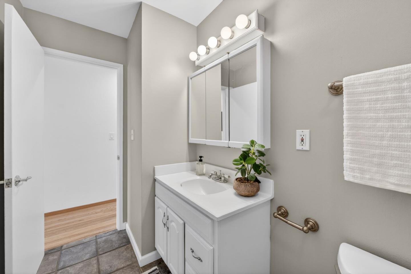 Detail Gallery Image 37 of 54 For 4012 Laurelglen Ct, San Jose,  CA 95118 - 3 Beds | 2 Baths