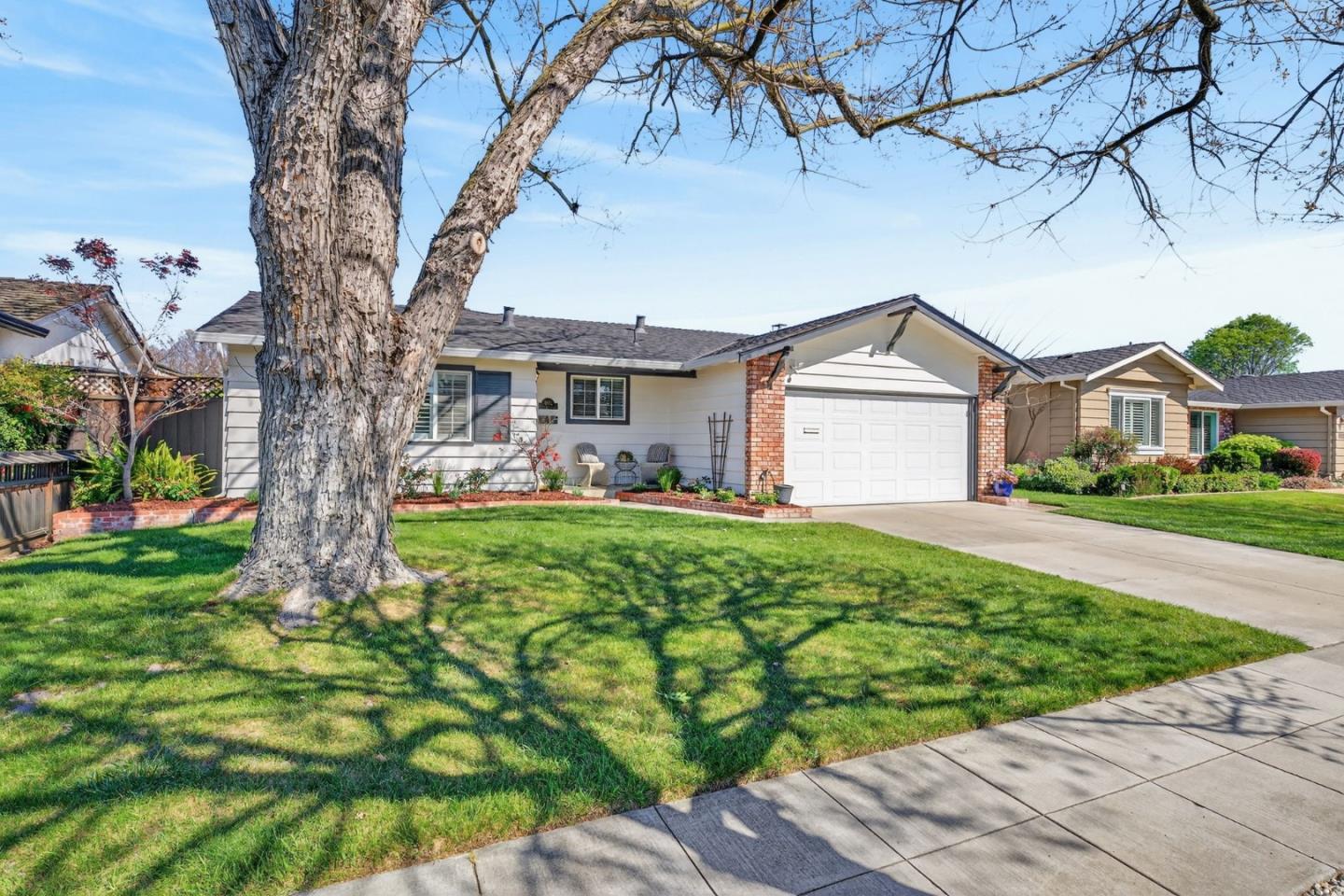 Detail Gallery Image 4 of 54 For 4012 Laurelglen Ct, San Jose,  CA 95118 - 3 Beds | 2 Baths