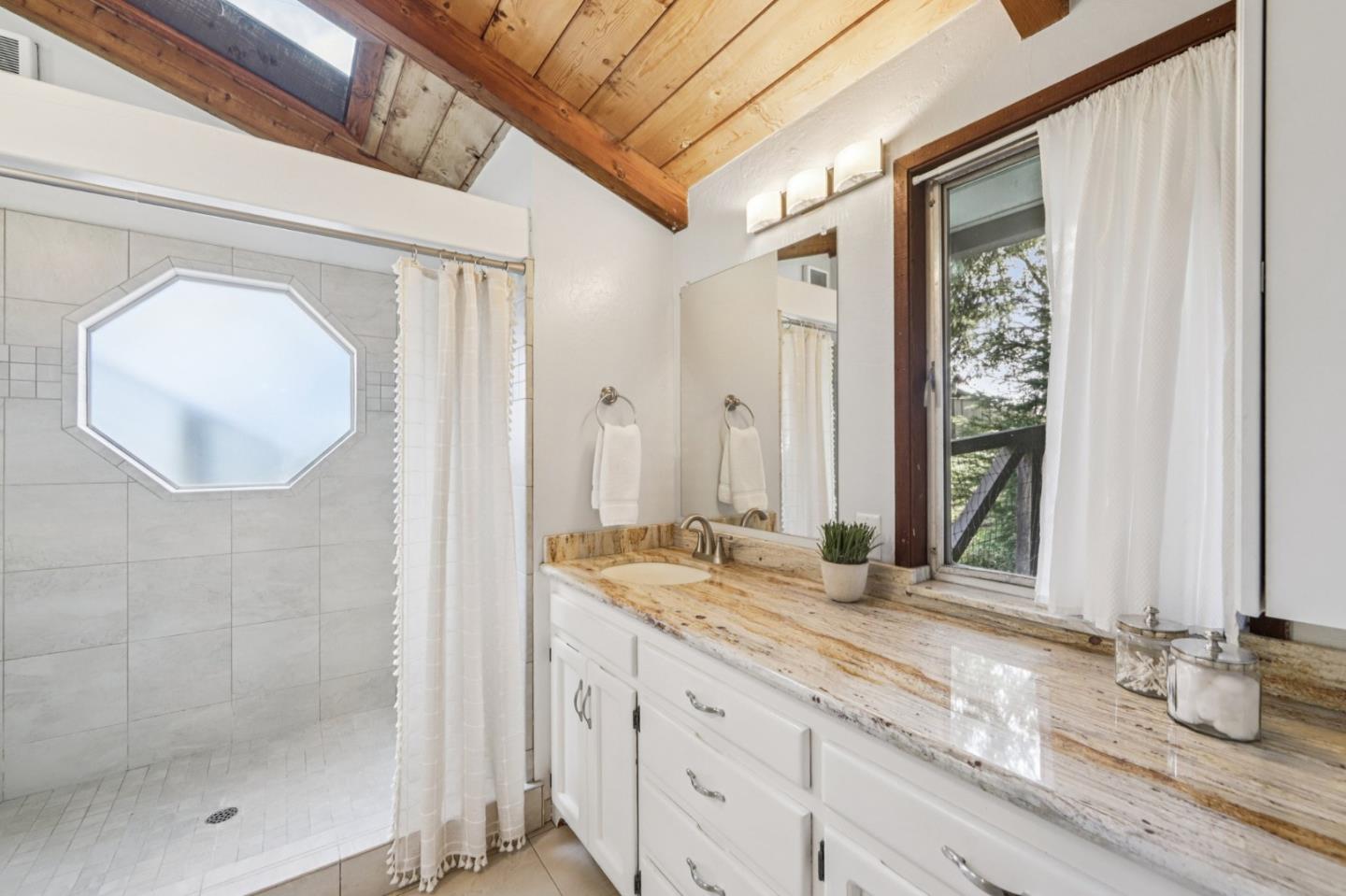 Detail Gallery Image 18 of 30 For 120 Bella Vista Ln, Watsonville,  CA 95076 - 4 Beds | 2/1 Baths