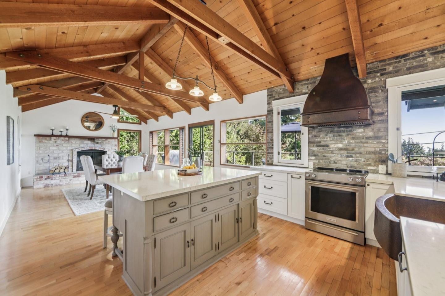 Detail Gallery Image 6 of 30 For 120 Bella Vista Ln, Watsonville,  CA 95076 - 4 Beds | 2/1 Baths