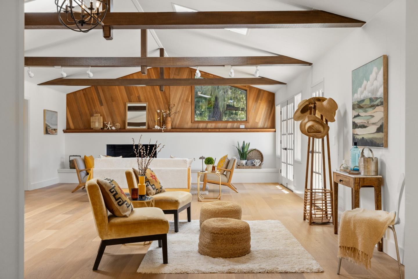 Detail Gallery Image 3 of 36 For 1091 Laurel Lane, Pebble Beach,  CA 93953 - 3 Beds | 2 Baths