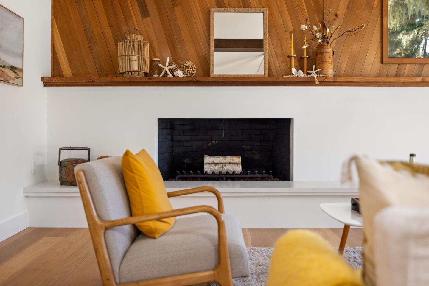 Detail Gallery Image 5 of 36 For 1091 Laurel Lane, Pebble Beach,  CA 93953 - 3 Beds | 2 Baths