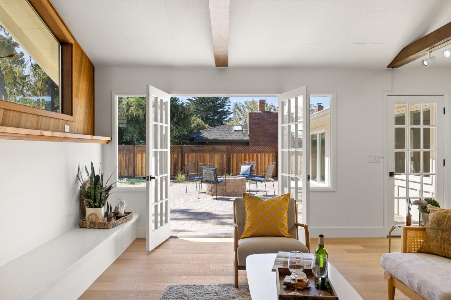 Detail Gallery Image 7 of 36 For 1091 Laurel Lane, Pebble Beach,  CA 93953 - 3 Beds | 2 Baths